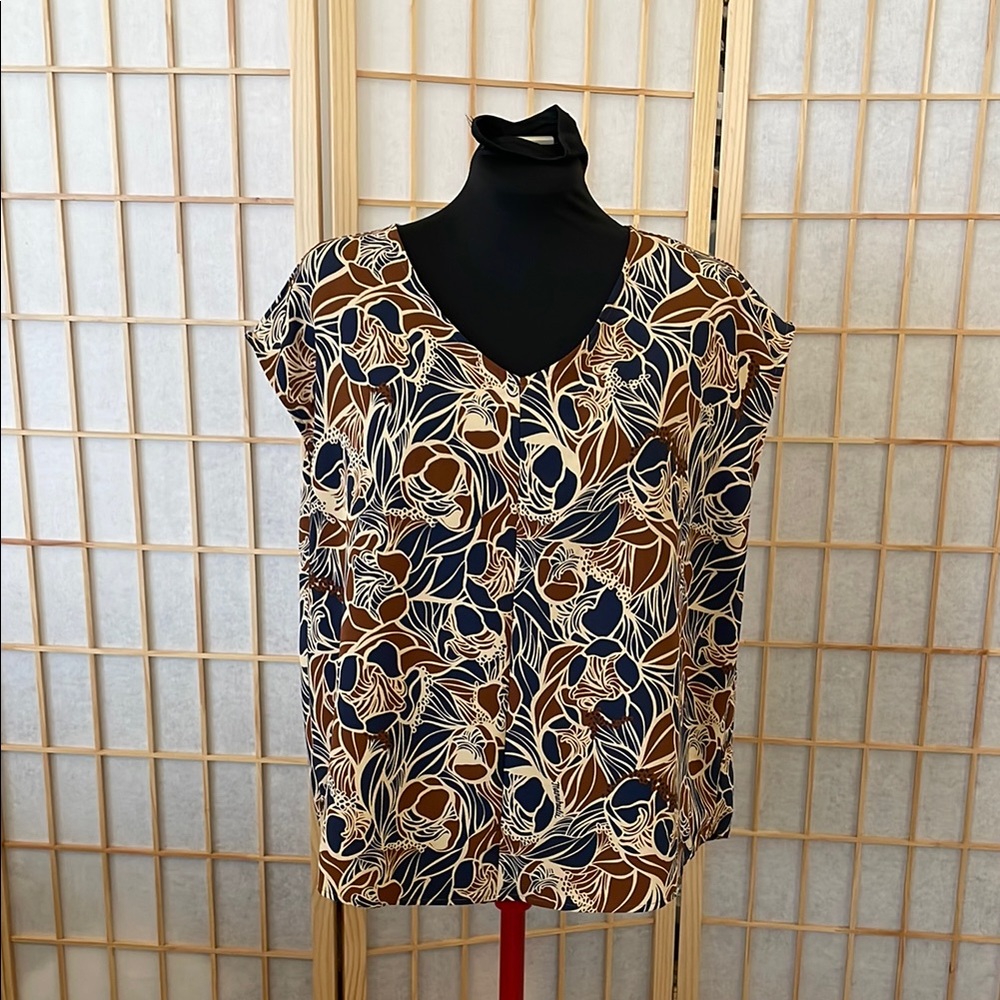 Manuhealii size S.  Excellent condition, like new.
